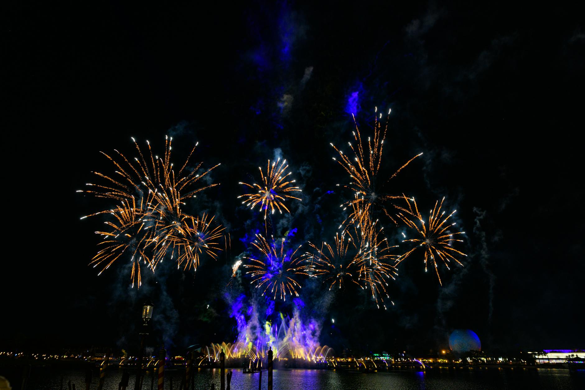 How to Plan The Perfect EPCOT Date Night